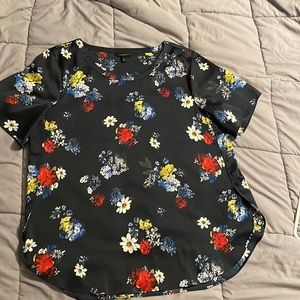 Banana Republic Short-sleeved Navy Blue and Floral Blouse size XL